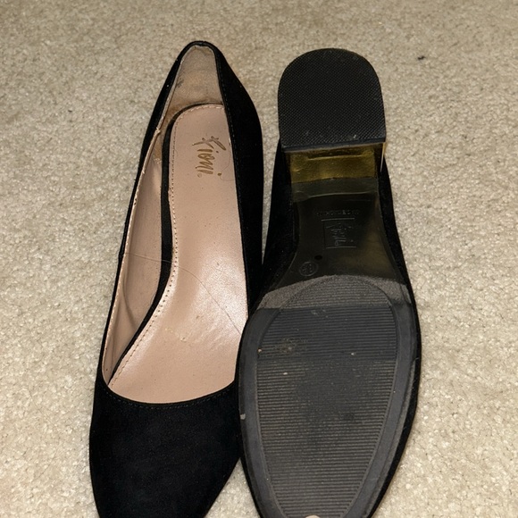 Fiona Black Heels with Gold Details - Picture 7 of 8